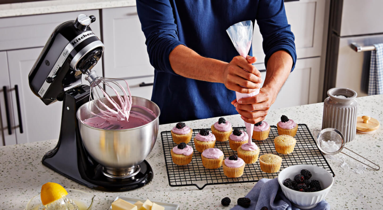 Read more about the article The Role of Smart Baking Appliances with Whisk Attachments in a Modern Kitchen