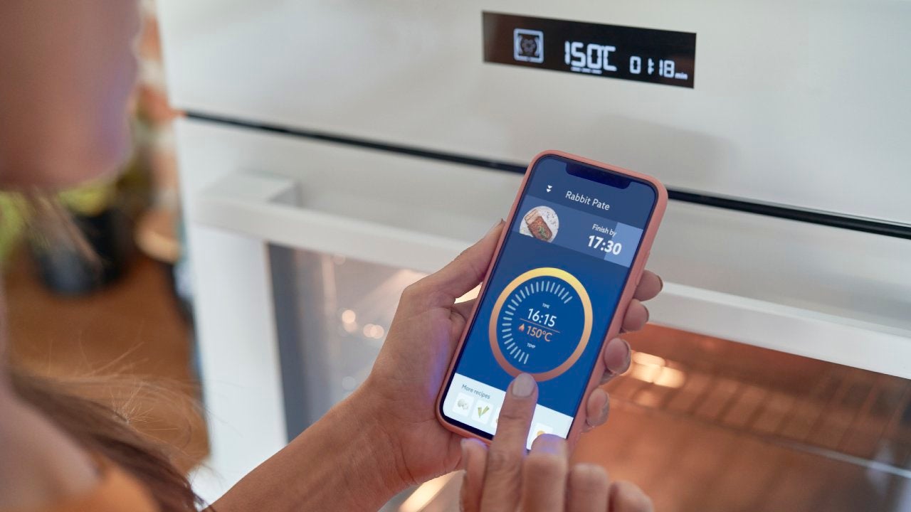 Read more about the article How to Use a Smart Oven (Guide)